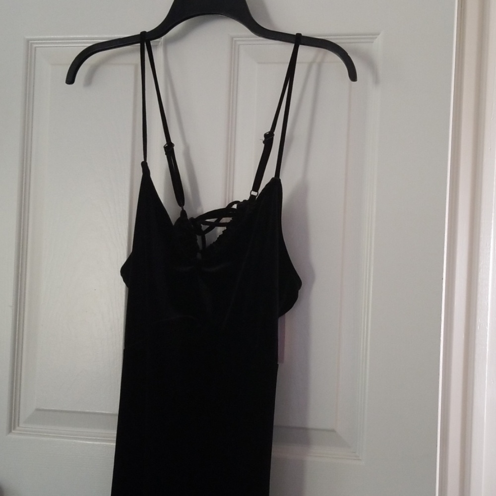 Avec les filles black dress